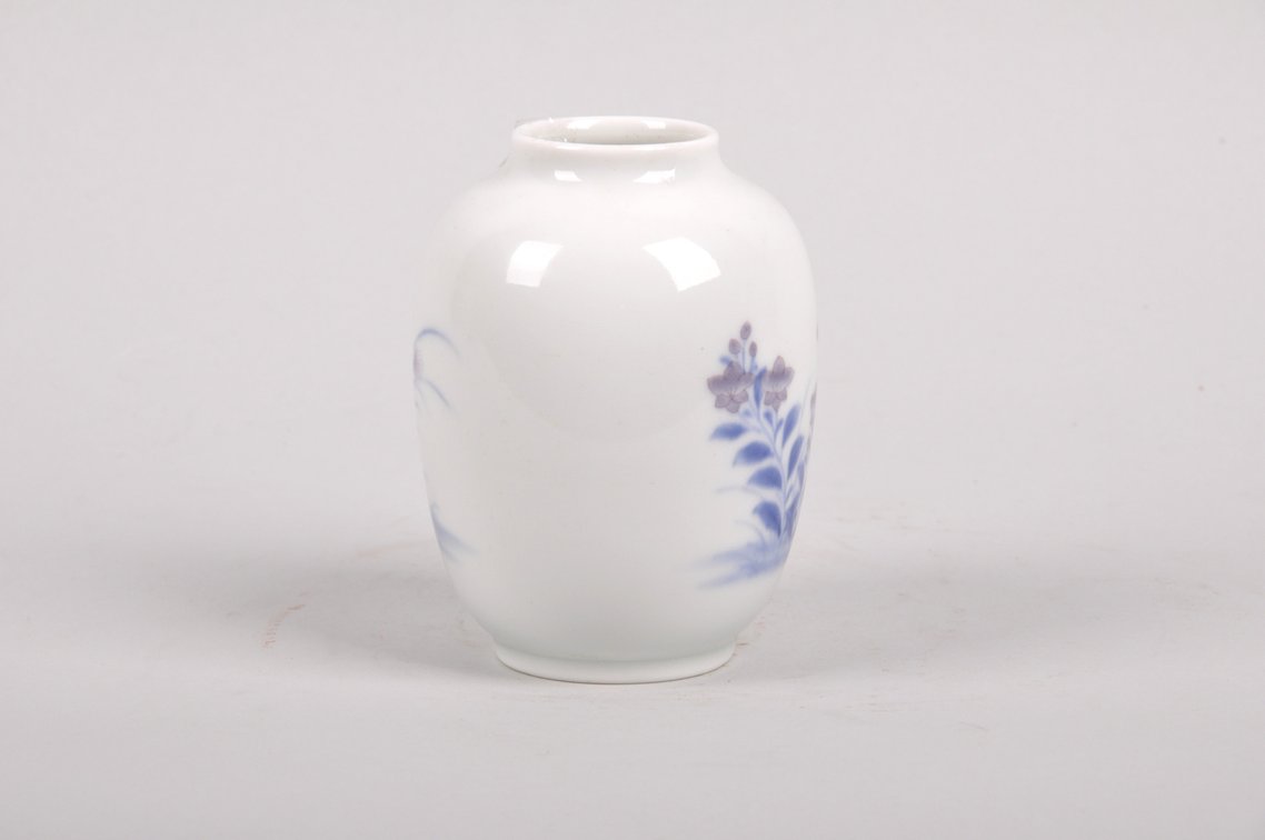 Tominaga Genroku, Floral Porcelain Vase, photo 5 of 9