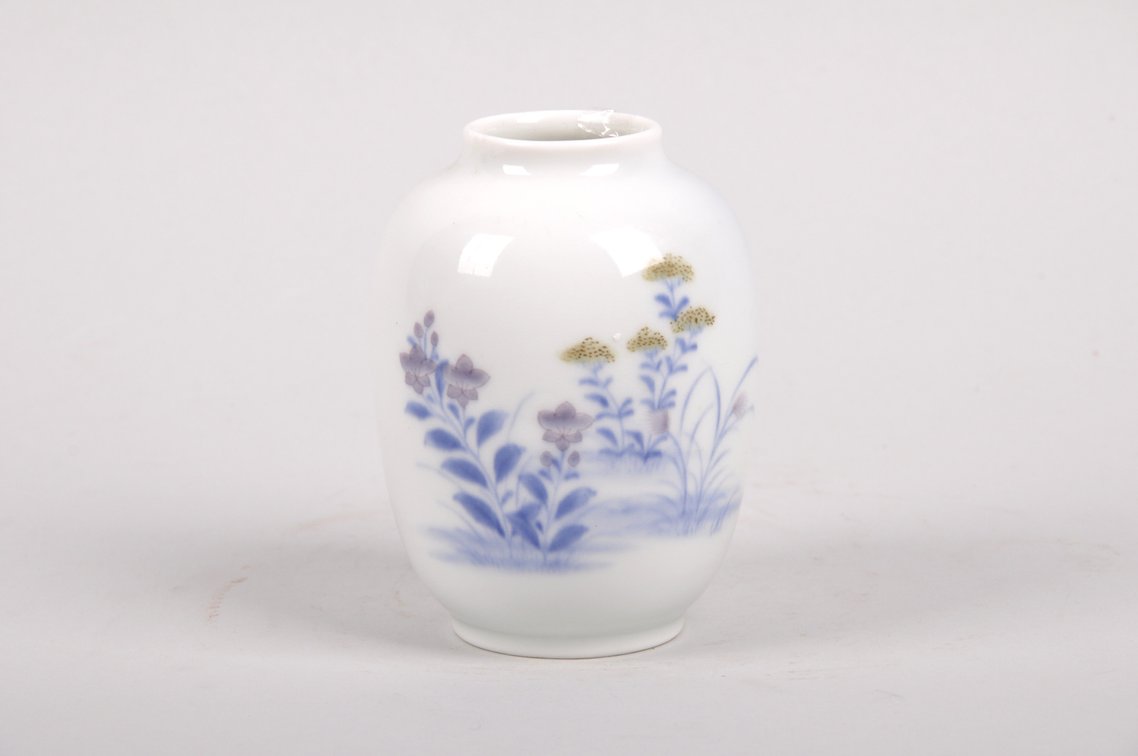 Tominaga Genroku, Floral Porcelain Vase, photo 6 of 9