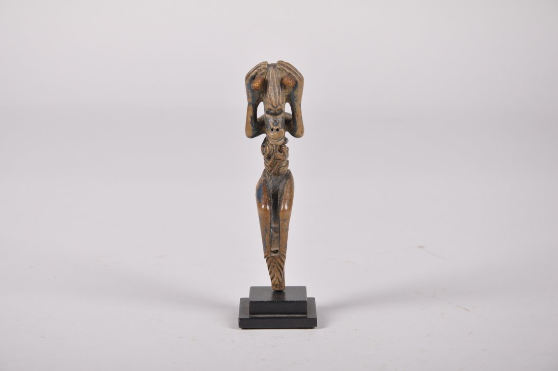 Guatemalan Wood Monkey Slingshot, photo 2 of 7