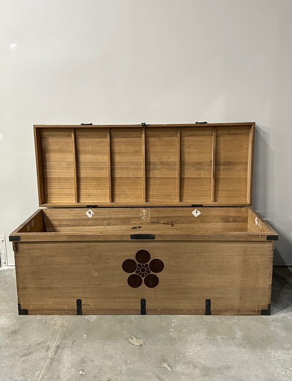 Japanese Kimono Wedding Cermonies Storage Chest 1900, photo 3 of 19