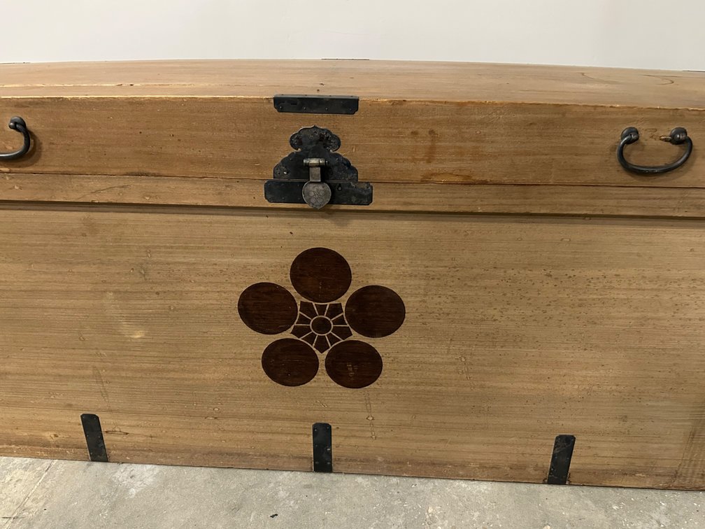 Japanese Kimono Wedding Cermonies Storage Chest 1900, photo 2 of 19