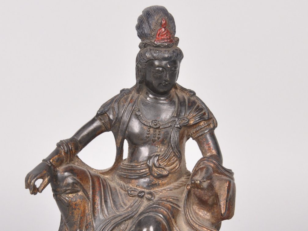 Gilt-Lacquered Bronze Guanyin, photo 3 of 9