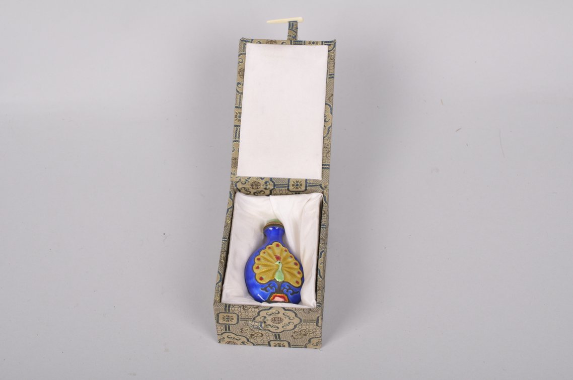 Chinese Snuff Bottle and Snuff Box, photo 2 of 17