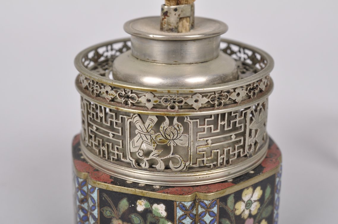 Chinese Cloisonne Table Top Oil Lamp, photo 7 of 8