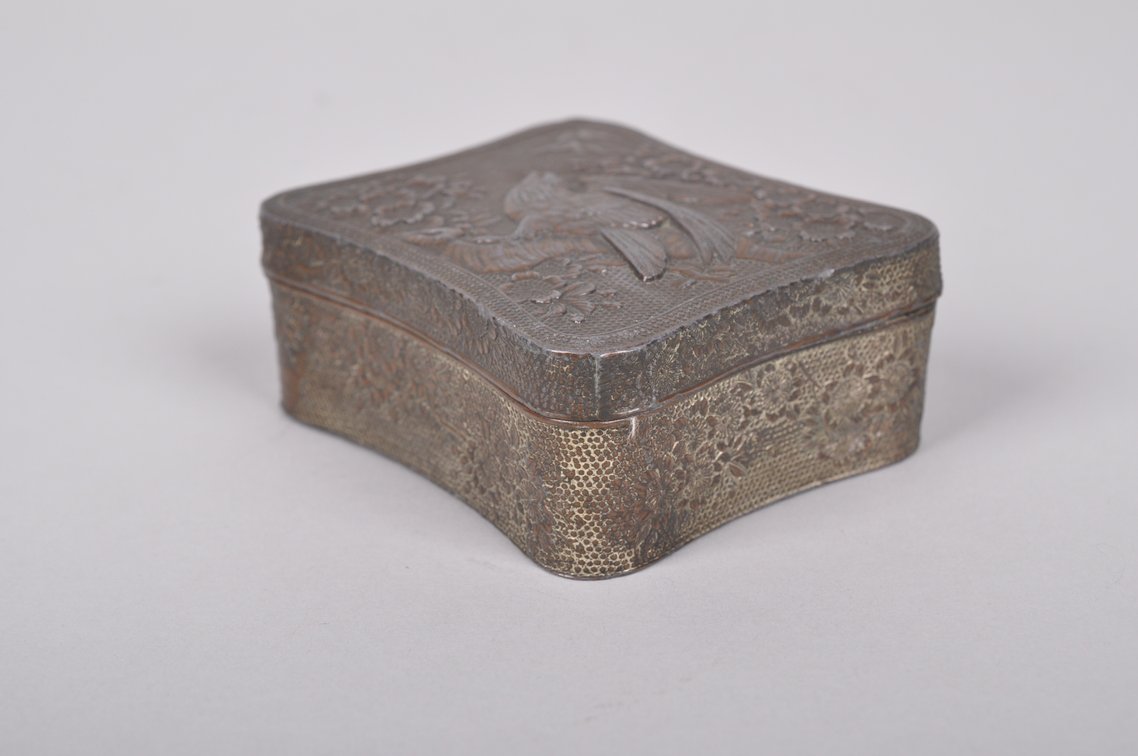 Chinese Snuff Bottle and Snuff Box, photo 13 of 17