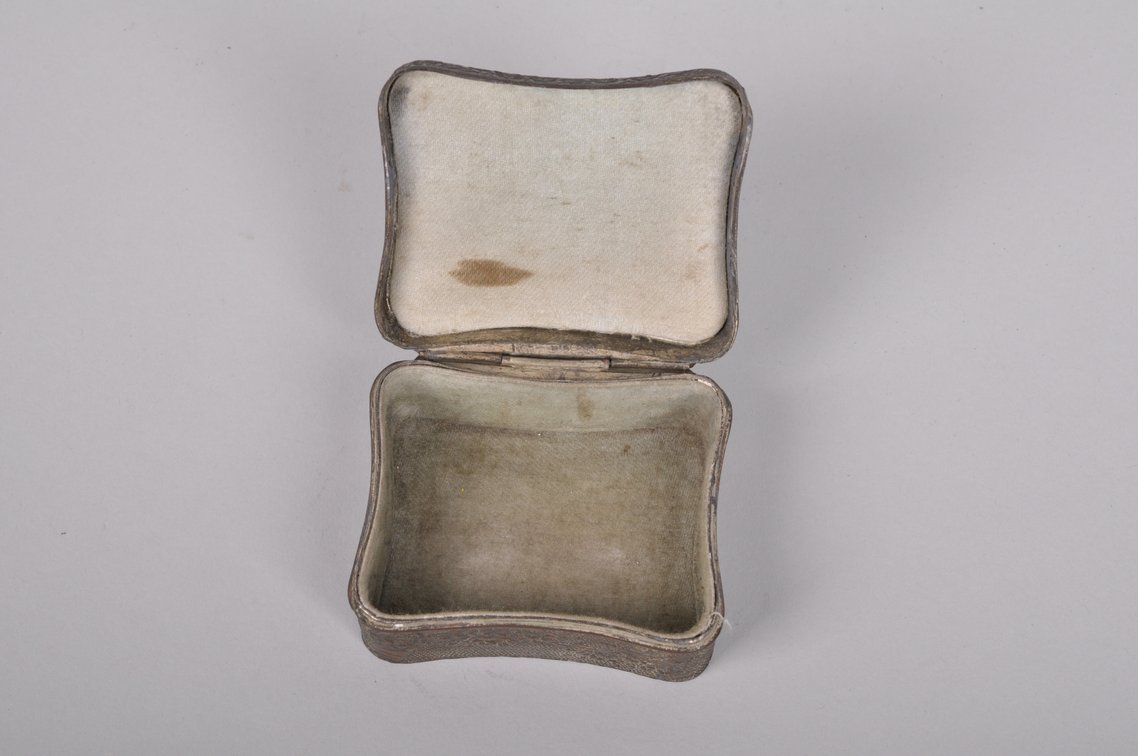 Chinese Snuff Bottle and Snuff Box, photo 15 of 17