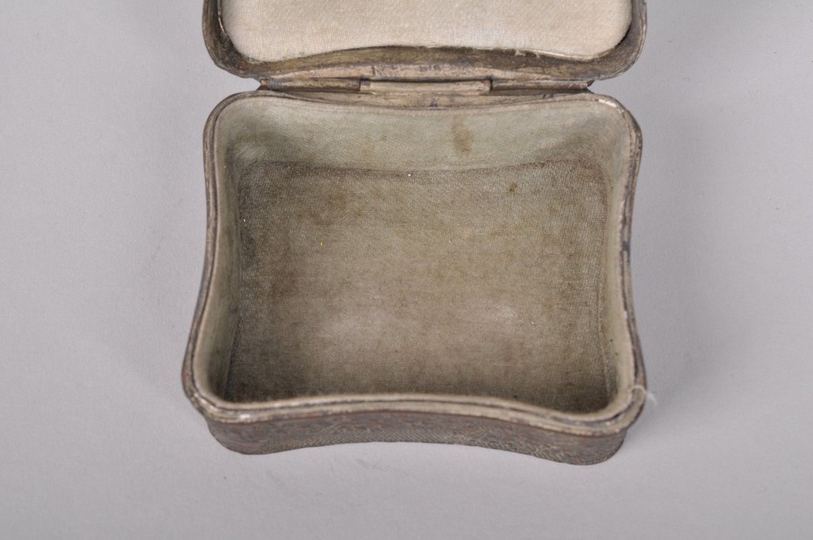 Chinese Snuff Bottle and Snuff Box, photo 16 of 17