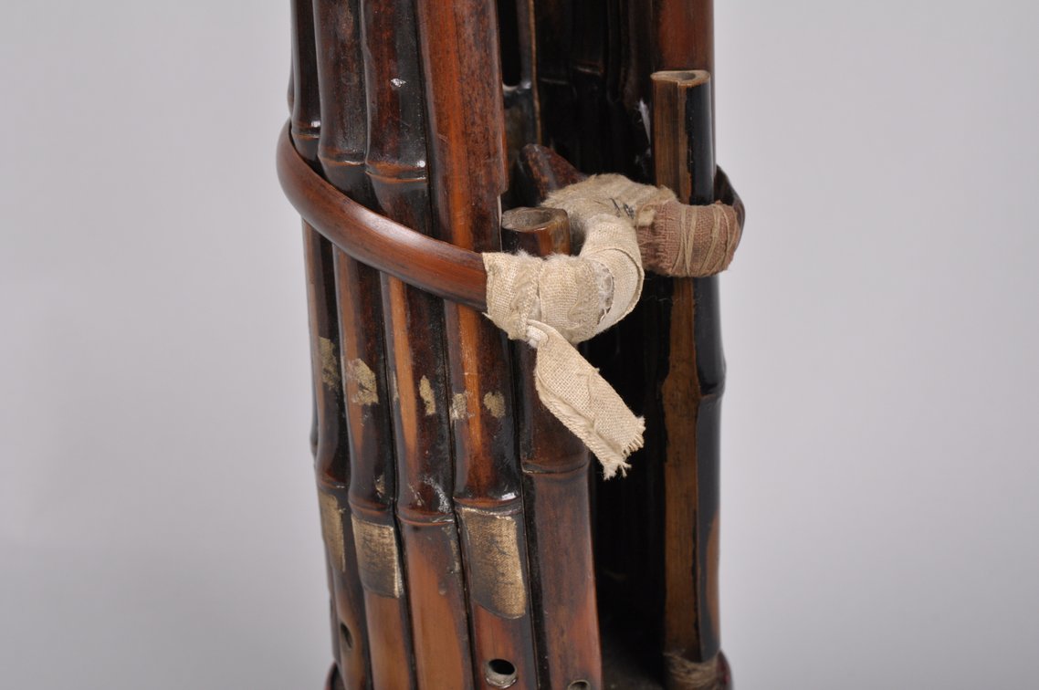 Asian Sho or Shen Mouth Organ, photo 2 of 11