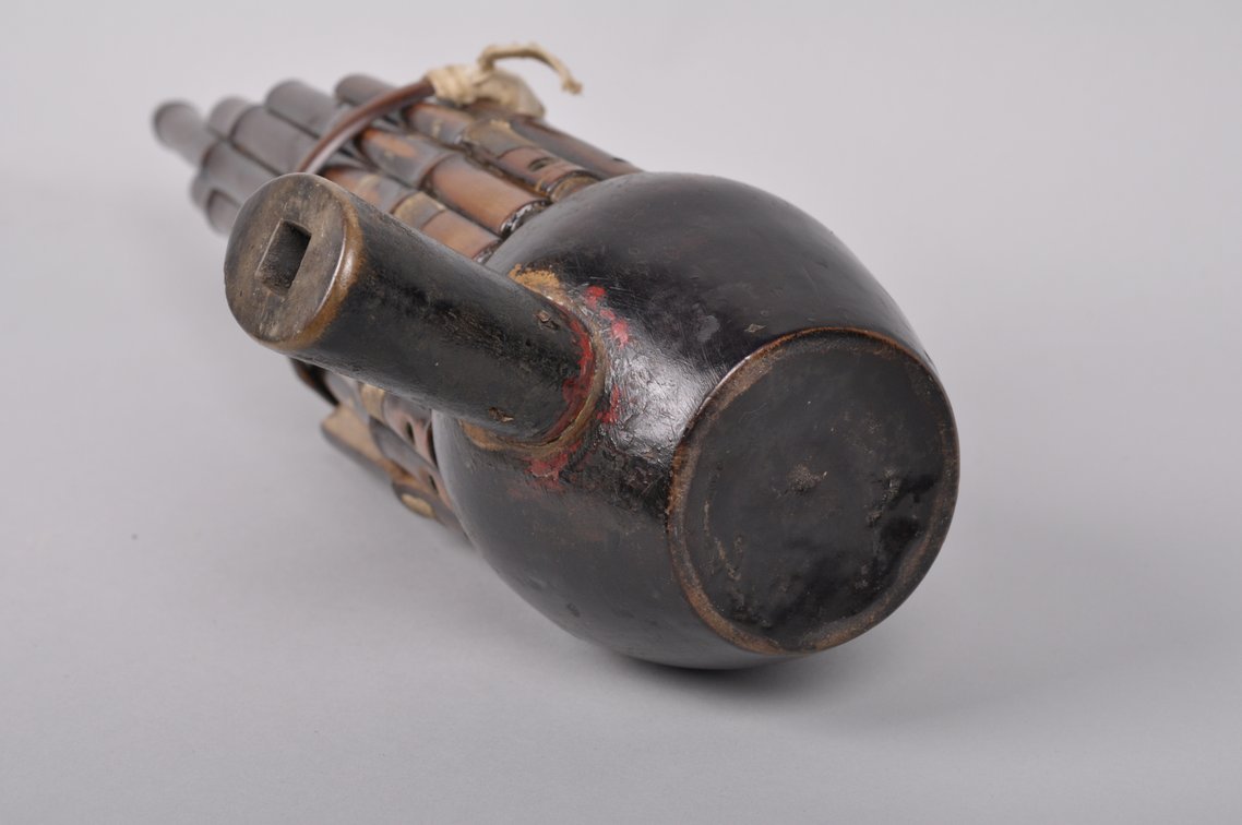 Asian Sho or Shen Mouth Organ, photo 8 of 11