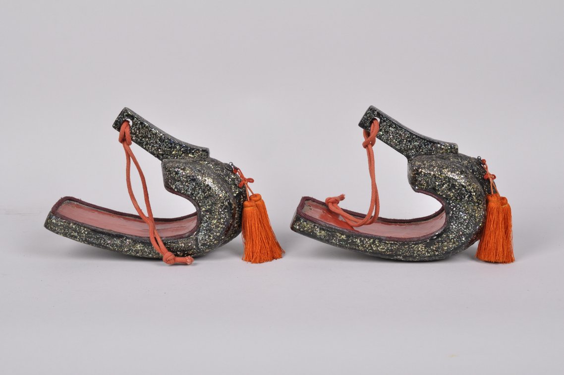 Pair of 'Raden' Samurai 'Abumi" Stirrups with Tassels, photo 2 of 11