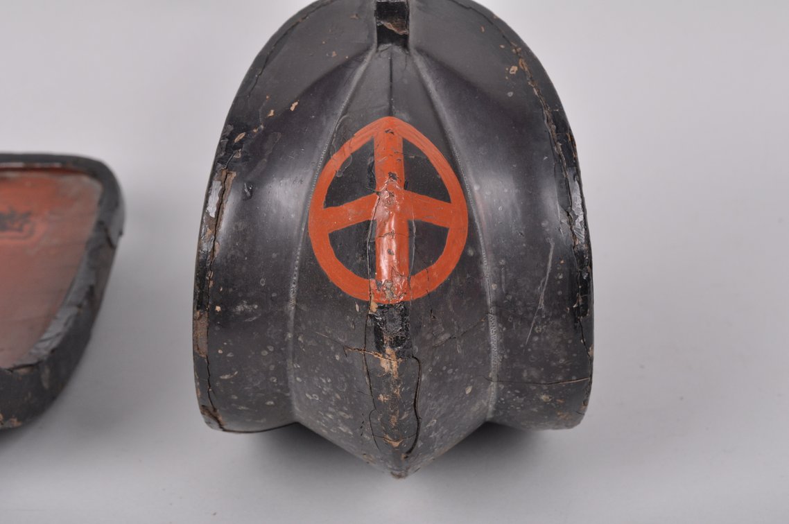 A Pair of Japanese Stirrup 'Abumi' SATSUMA Samurai Clan, photo 13 of 15