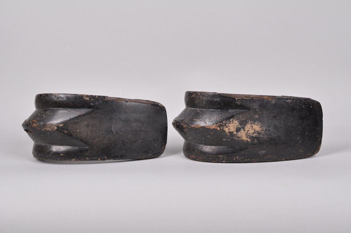 A Pair of Japanese Stirrup 'Abumi' SATSUMA Samurai Clan, photo 14 of 15