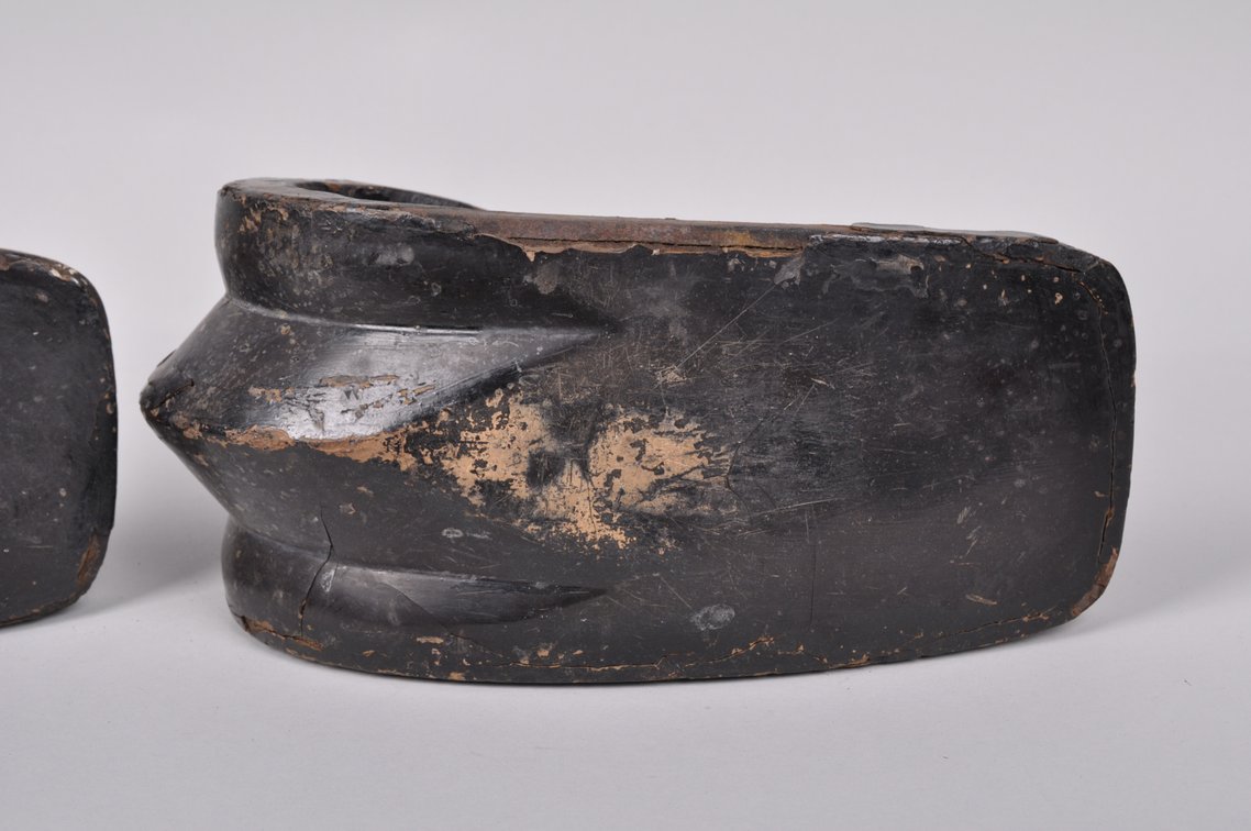 A Pair of Japanese Stirrup 'Abumi' SATSUMA Samurai Clan, photo 15 of 15