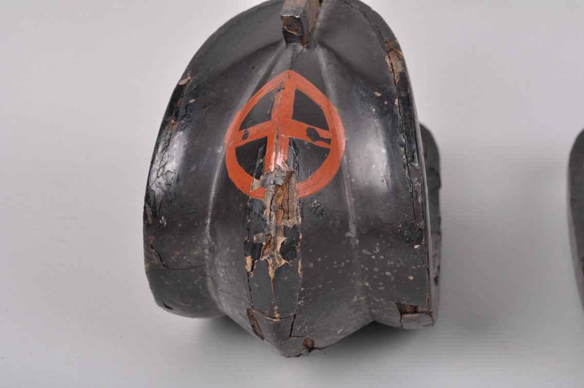 A Pair of Japanese Stirrup 'Abumi' SATSUMA Samurai Clan, photo 12 of 15