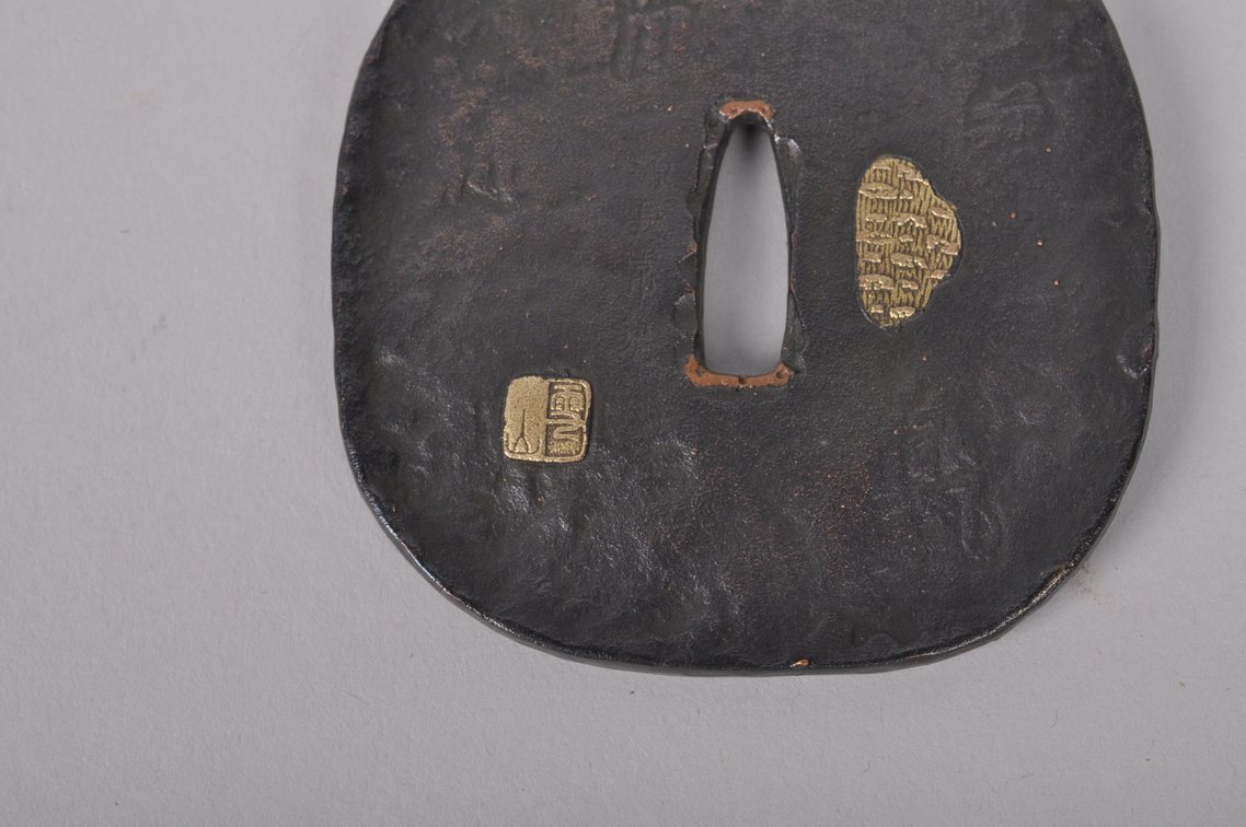 Tsuba with an Oni Kneeling before Abe no Seimei, photo 8 of 9