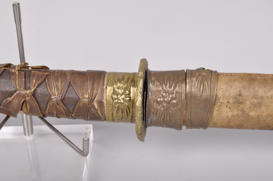 Japanese Katana Sword with Leather Wrapped Scabbard, photo 4 of 12