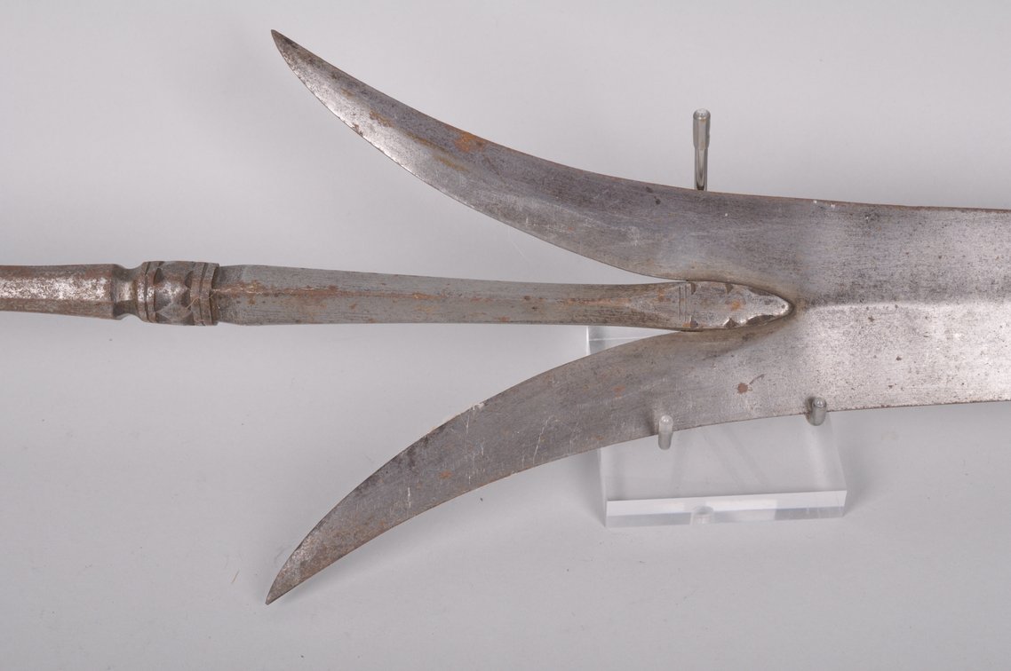 Chinese Double Edged Spear Sword, photo 3 of 12
