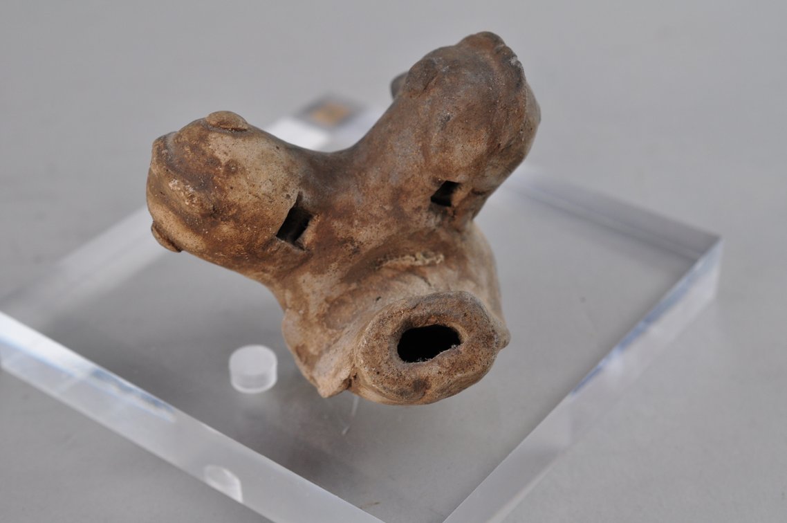 Pre-Columbian Zoomorphic Pottery Double Whistle - Two Headed Bird, photo 4 of 17