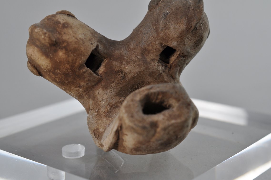 Pre-Columbian Zoomorphic Pottery Double Whistle - Two Headed Bird, photo 5 of 17