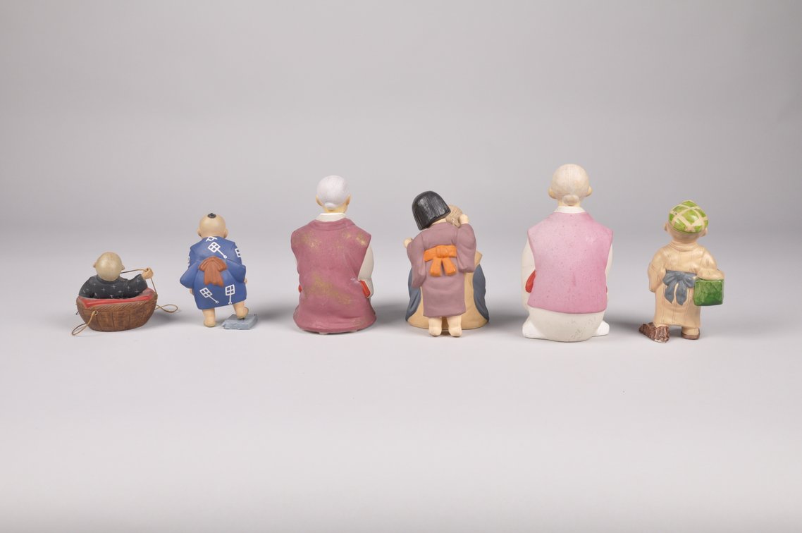 Grandma Mom and Children Hakata Dolls, photo 7 of 14