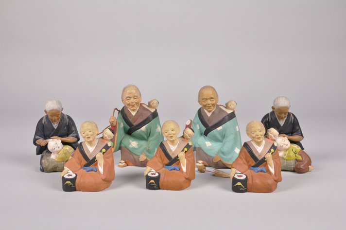 Seven Grandmother and Child Hakata Dolls
