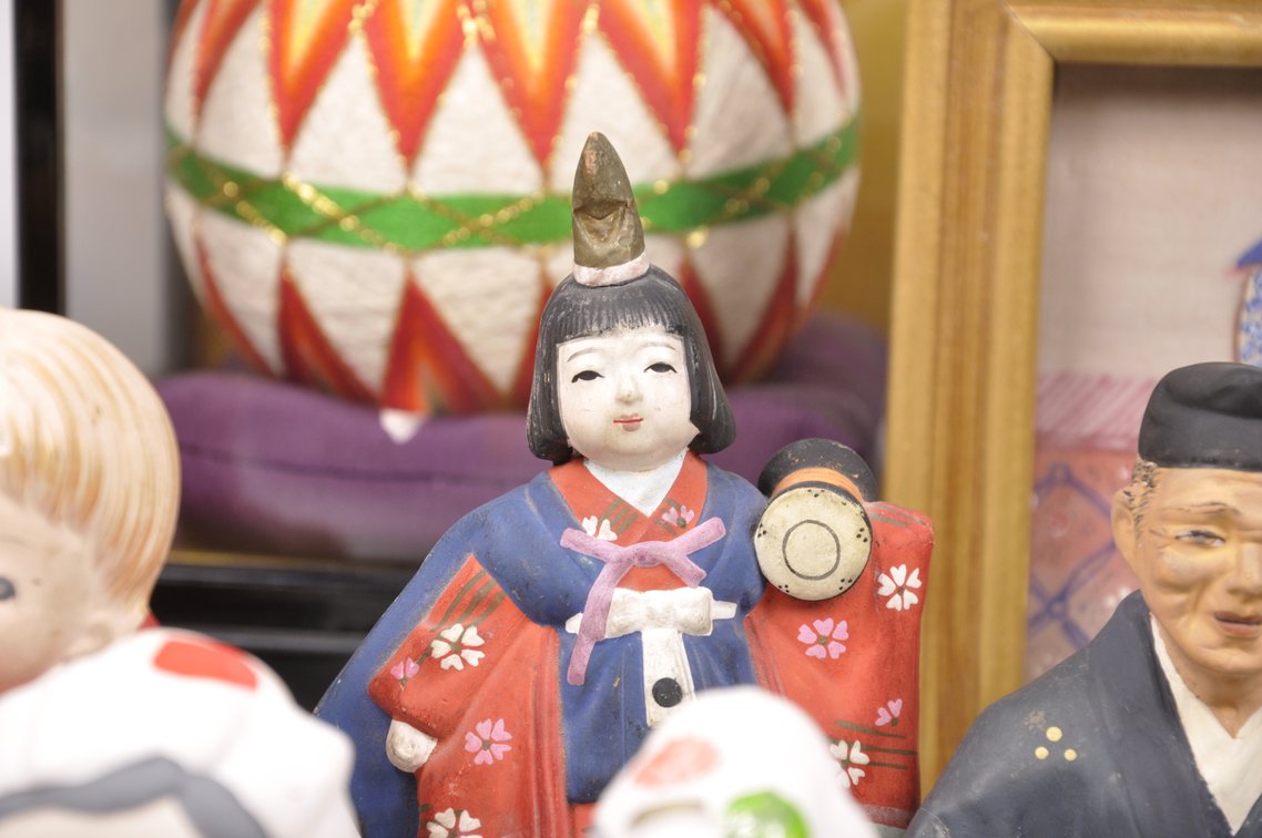 Hakata Dolls, A Temari Ball, and a Kabuki Doll, photo 4 of 19