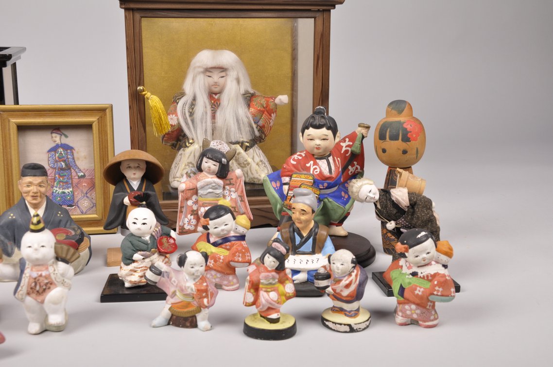 Hakata Dolls, A Temari Ball, and a Kabuki Doll, photo 8 of 19
