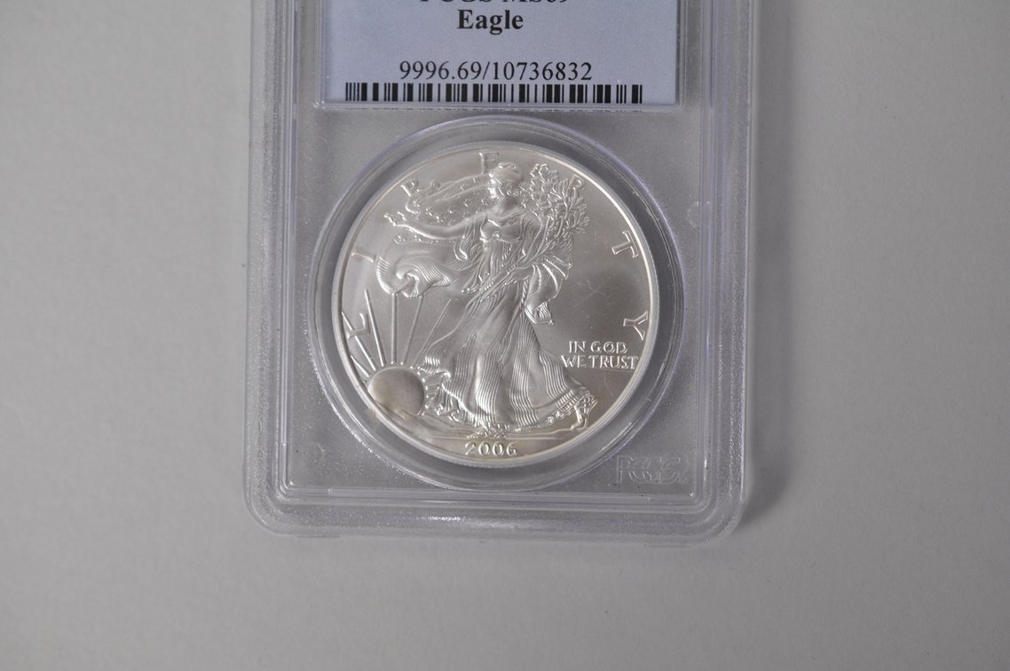 Graded and Slabbed Mint Condition American Silver Eagle, photo 2 of 6