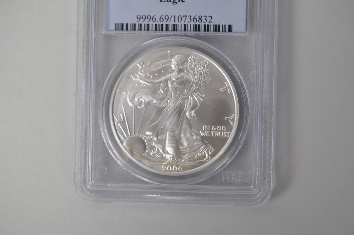 Graded and Slabbed Mint Condition American Silver Eagle, photo 3 of 6