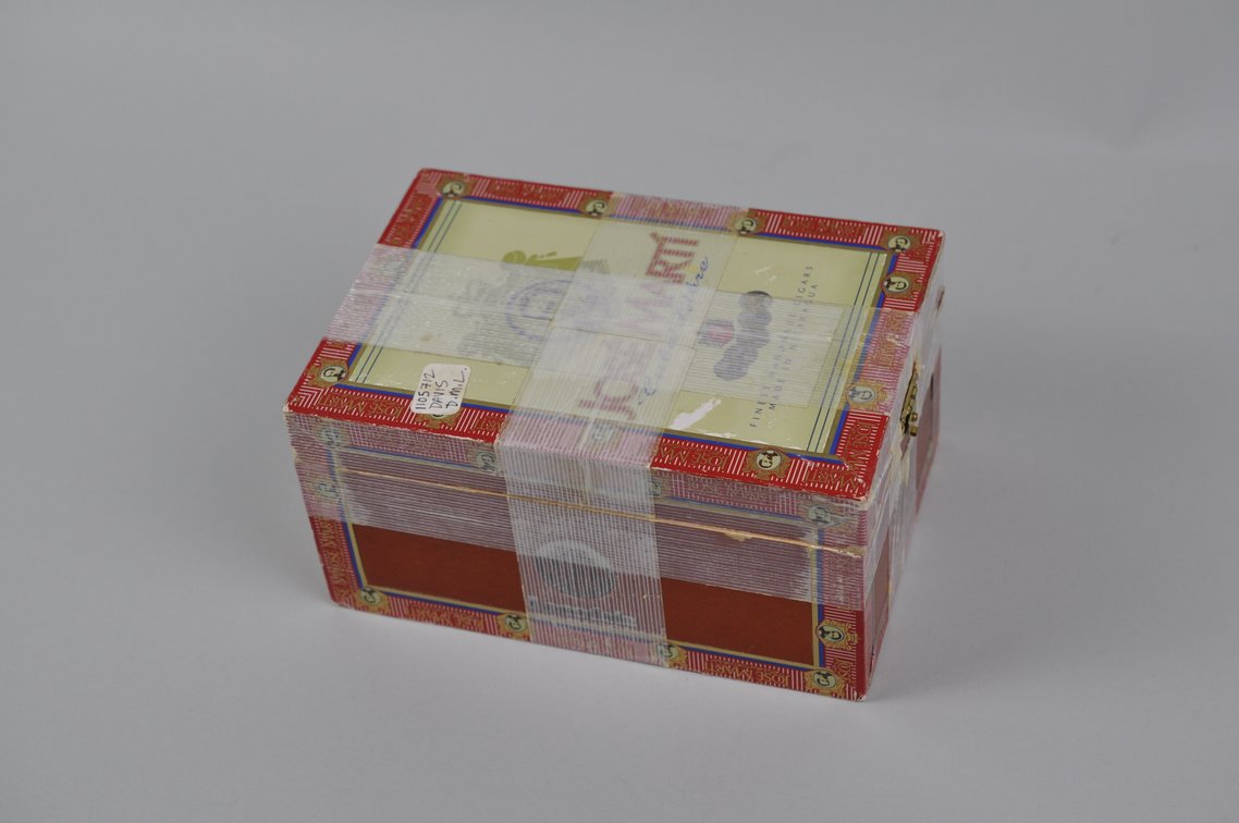 Large Assortment of World Coins in a Box, photo 2 of 20