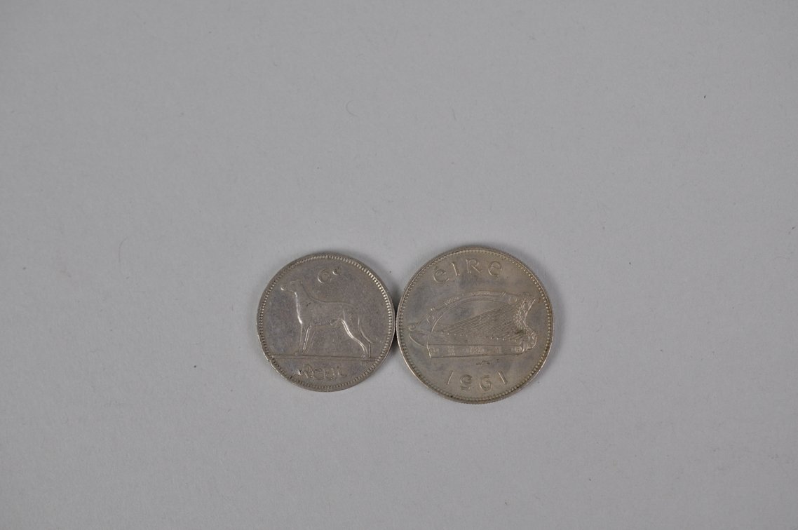 Large Assortment of World Coins in a Box, photo 15 of 20
