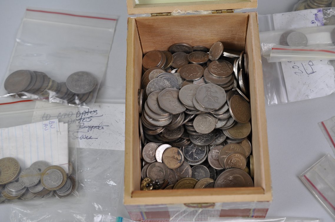 Large Assortment of World Coins in a Box, photo 3 of 20