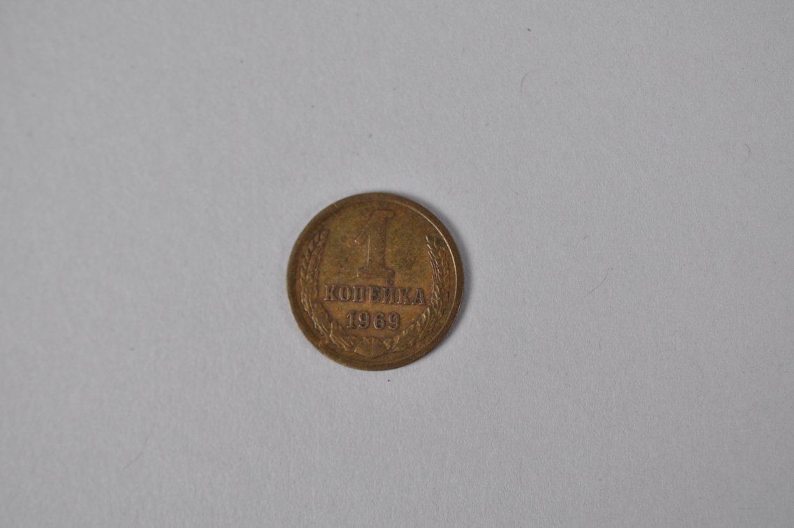 Large Assortment of World Coins in a Box, photo 20 of 20