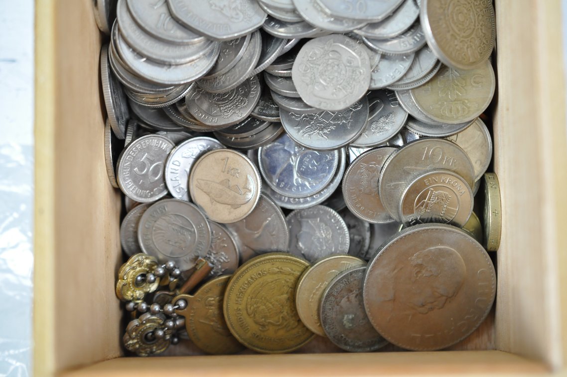 Large Assortment of World Coins in a Box, photo 4 of 20