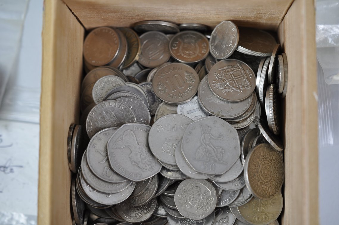 Large Assortment of World Coins in a Box, photo 5 of 20