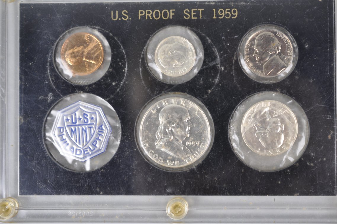 Two 1982 Proof Sets in Red Holders and 1959 Proof Set in Case, photo 3 of 9