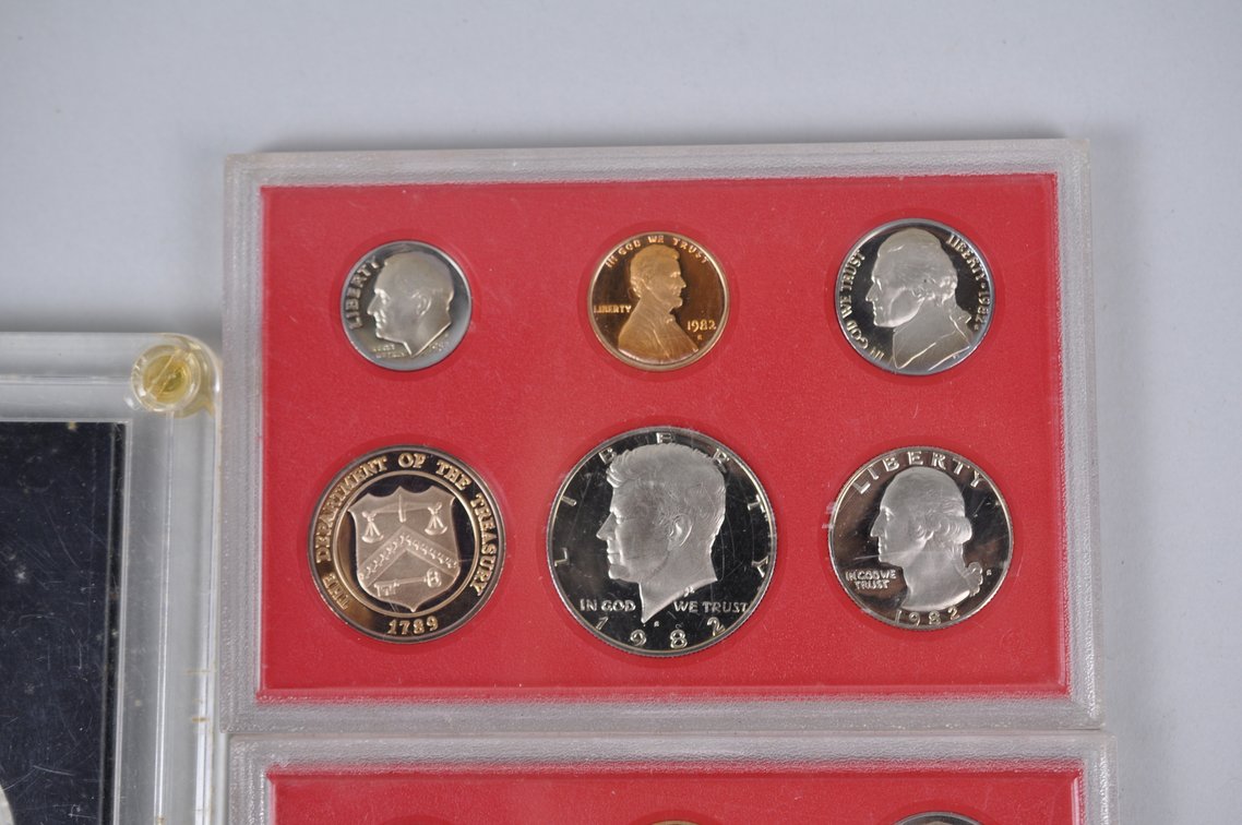 Two 1982 Proof Sets in Red Holders and 1959 Proof Set in Case, photo 4 of 9