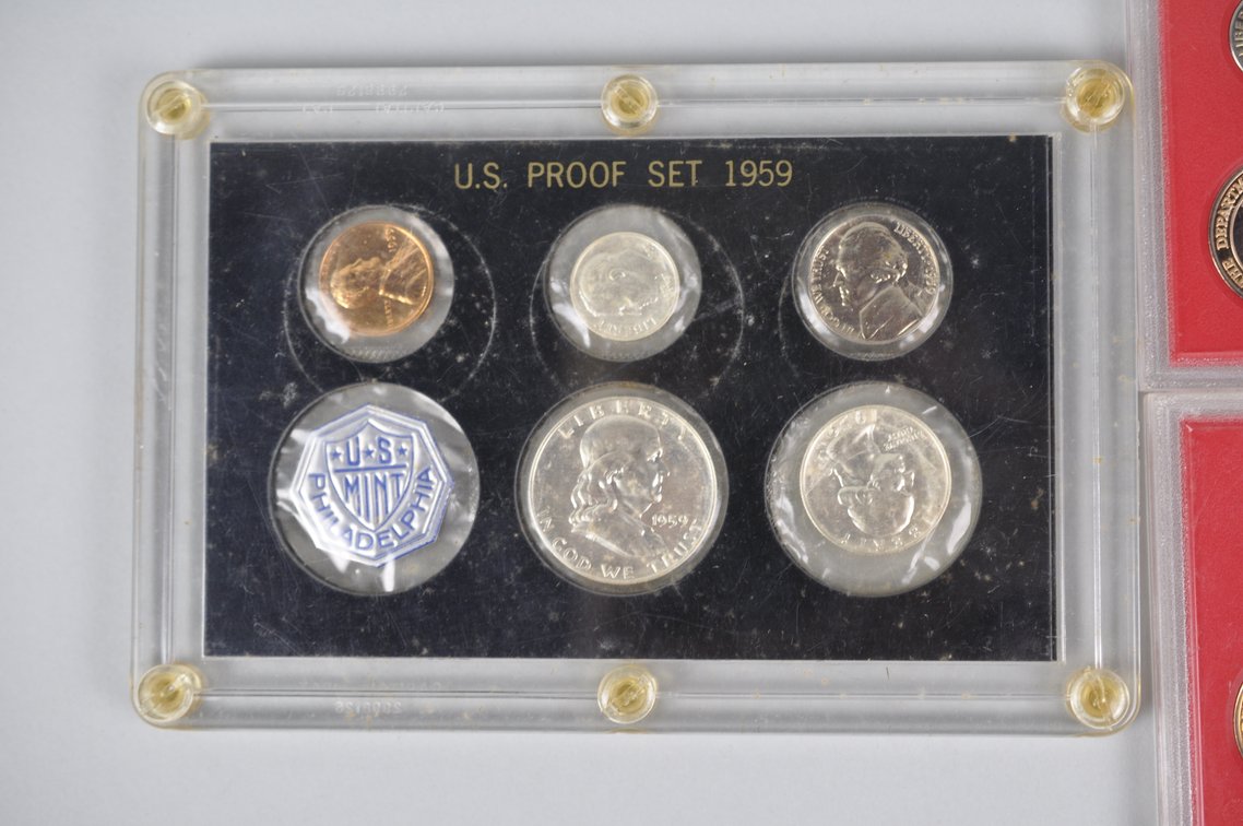 Two 1982 Proof Sets in Red Holders and 1959 Proof Set in Case, photo 2 of 9