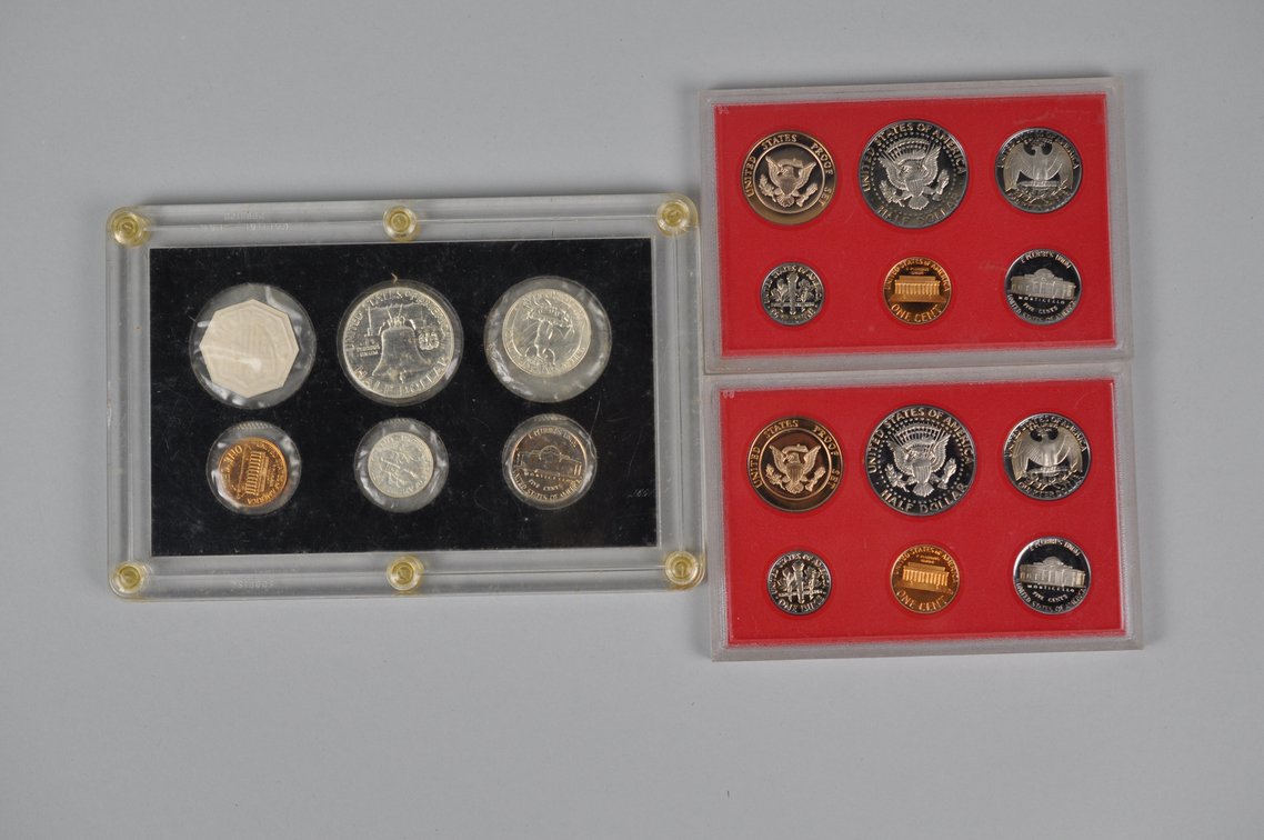 Two 1982 Proof Sets in Red Holders and 1959 Proof Set in Case, photo 6 of 9