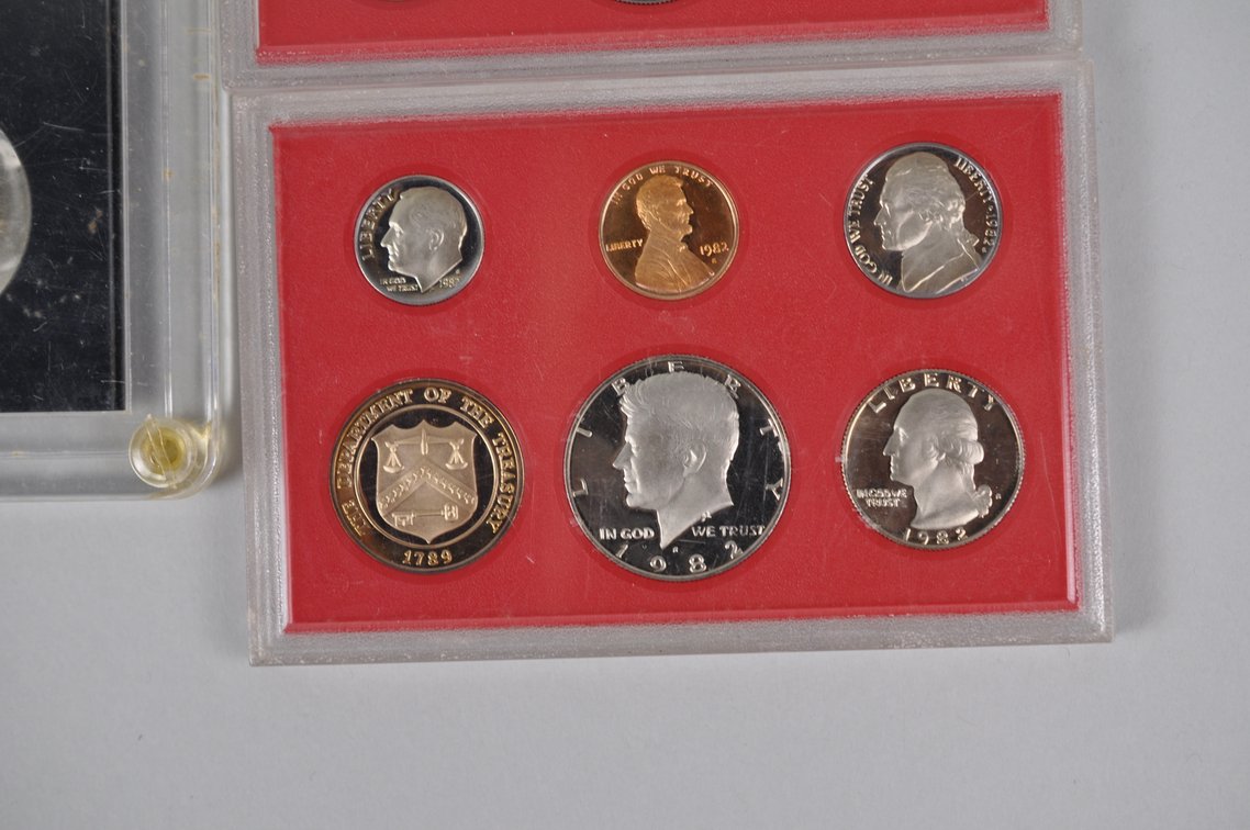 Two 1982 Proof Sets in Red Holders and 1959 Proof Set in Case, photo 5 of 9