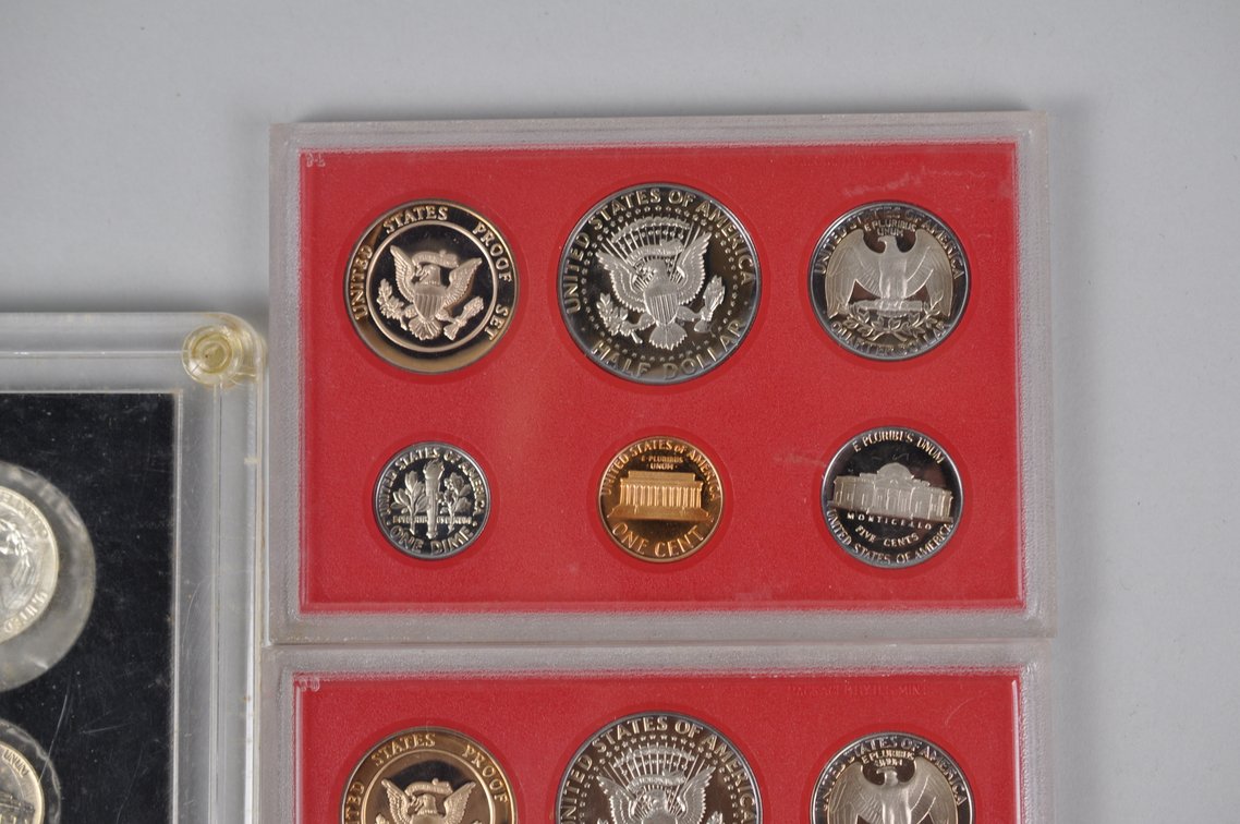 Two 1982 Proof Sets in Red Holders and 1959 Proof Set in Case, photo 8 of 9