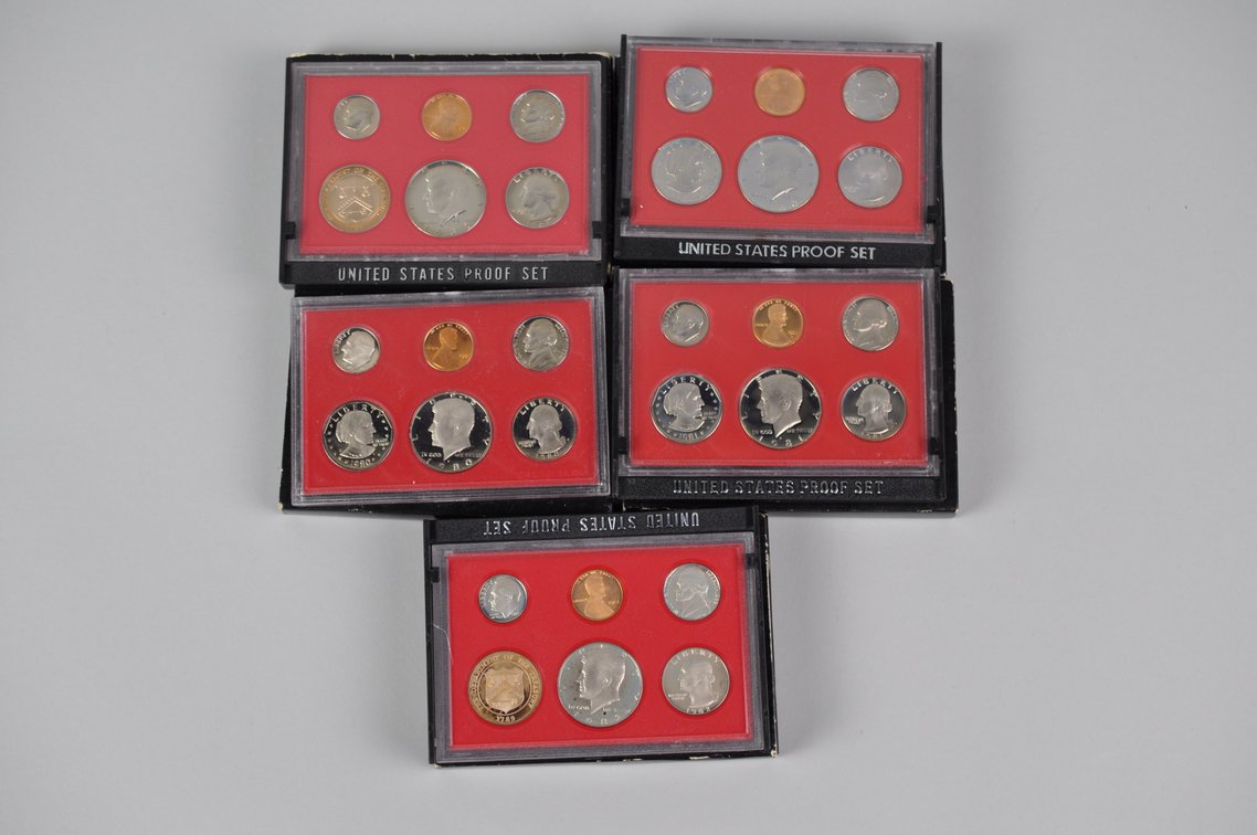 US Proof Sets 1980, 1980, 1981, 1982x2, photo 2 of 11