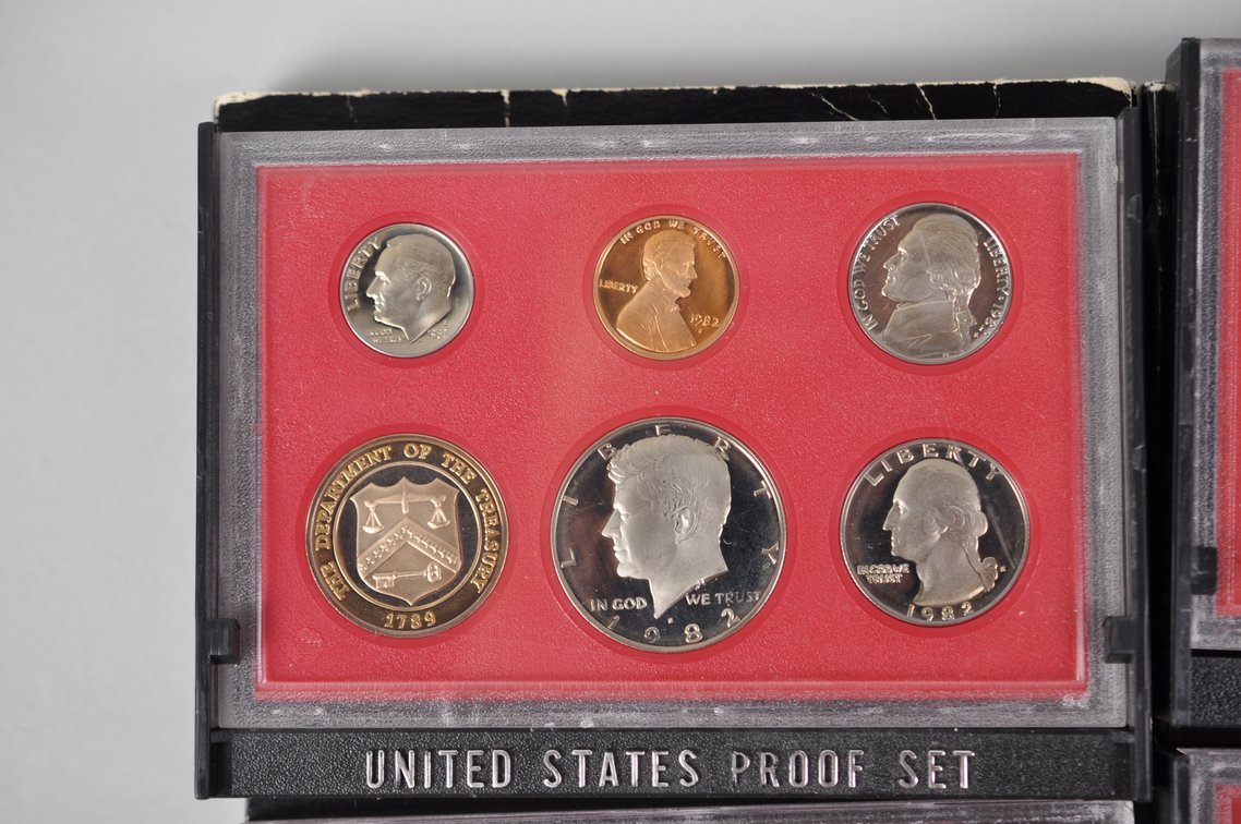 US Proof Sets 1980, 1980, 1981, 1982x2, photo 3 of 11