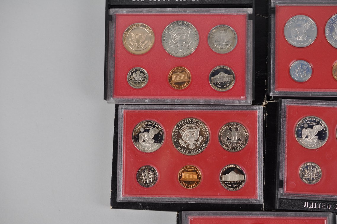 US Proof Sets 1980, 1980, 1981, 1982x2, photo 9 of 11