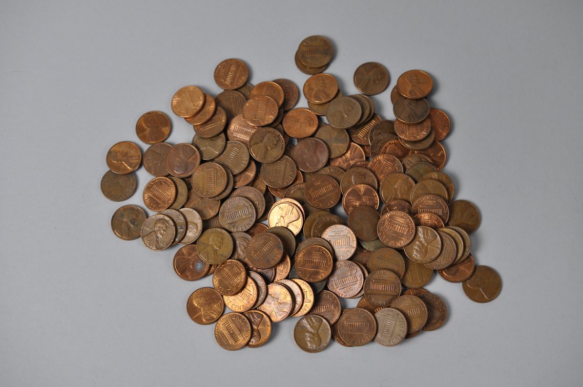 Assorted Lincoln Copper Cents in a Large Tin Can, photo 4 of 10
