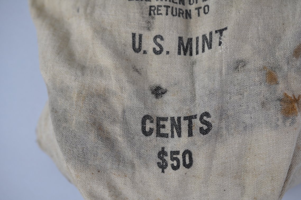 Assorted Lincoln Copper Cents in a Vintage US Mint Bag, photo 3 of 10
