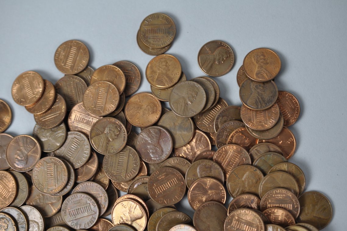 Assorted Lincoln Copper Cents in a Large Tin Can, photo 7 of 10