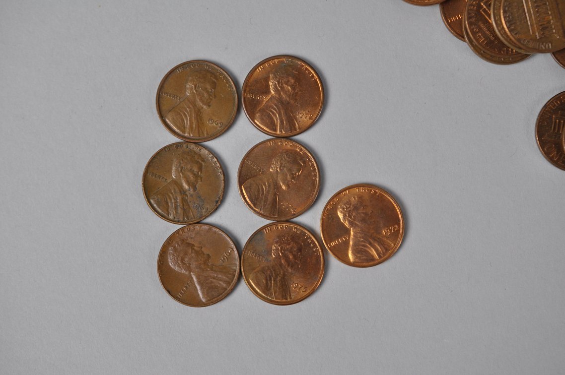 Assorted Lincoln Copper Cents in a Large Tin Can, photo 9 of 10