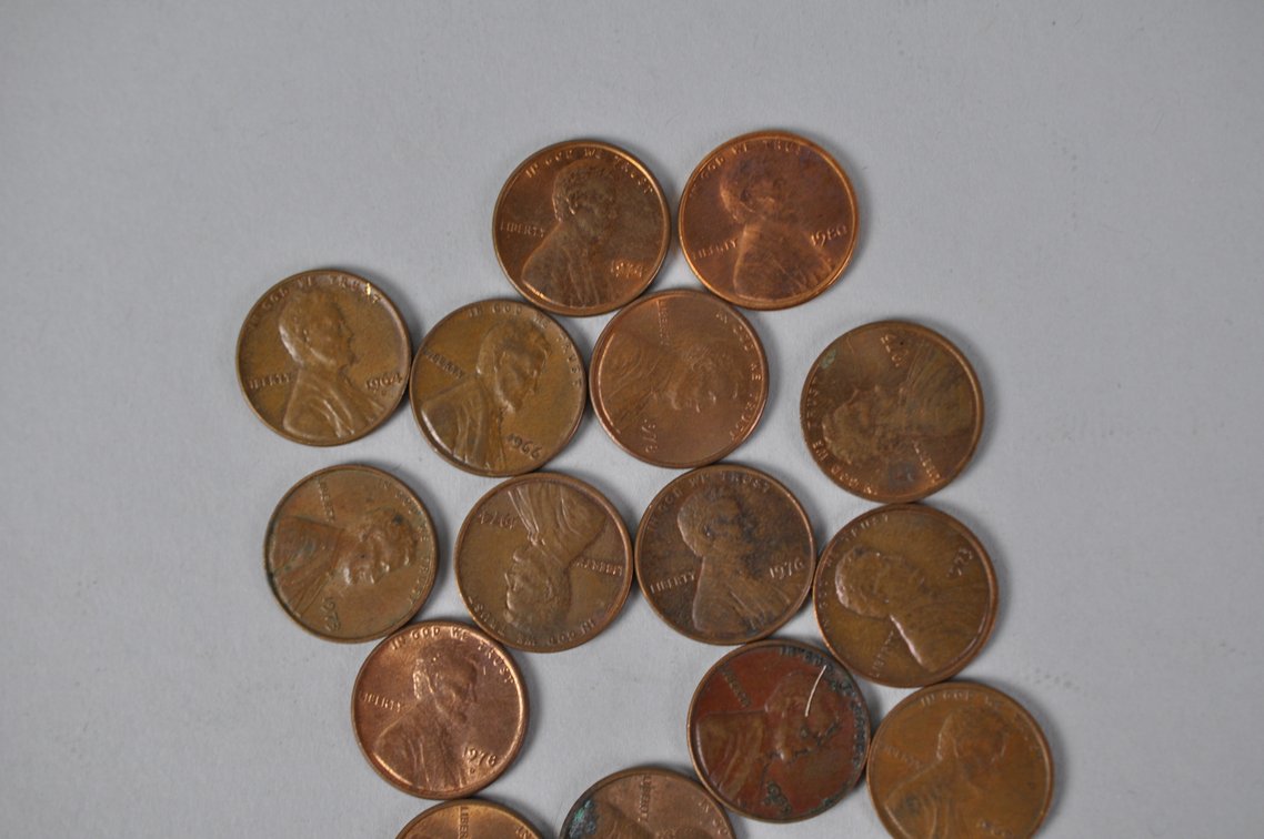 Assorted Lincoln Copper Cents in a Vintage US Mint Bag, photo 9 of 10