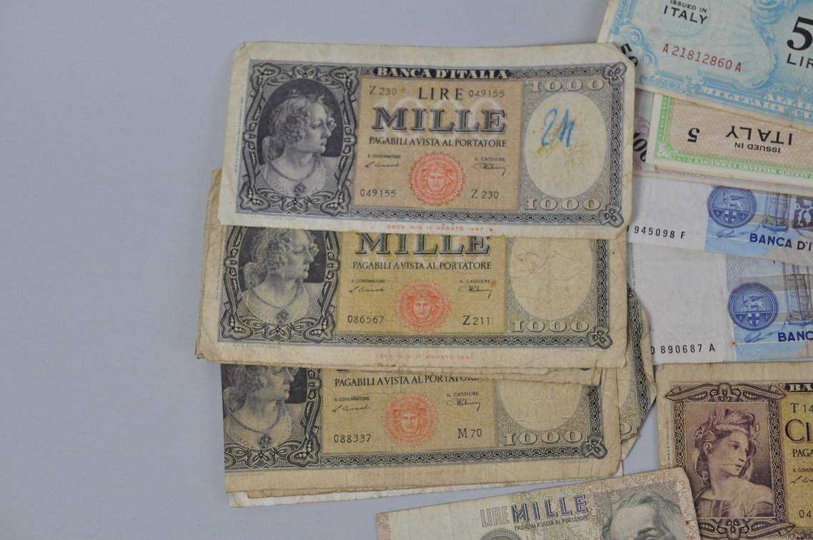 Assortment of Old Italian Lire Banknotes, photo 2 of 17